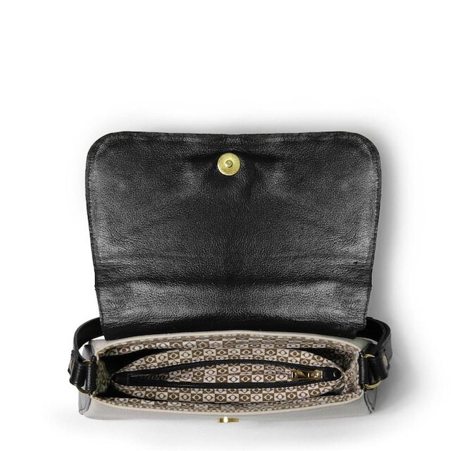 BOLSA FEMININA EM COURO TIRACOLO PIRARUCU OFF WHITE COM PRETA ”ANA MARIA SCARAMAL ANIZEL"