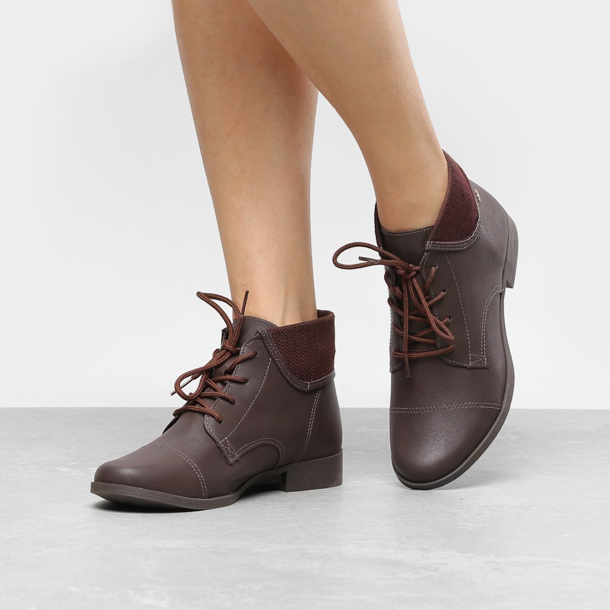 Bota Cano Curto Dakota Coturno Com Vira Amarrações Borguese Feminina - Café Menor preço em Bota Cano Curto Dakota Coturno Com Vira Amarrações Borguese Feminina - Café