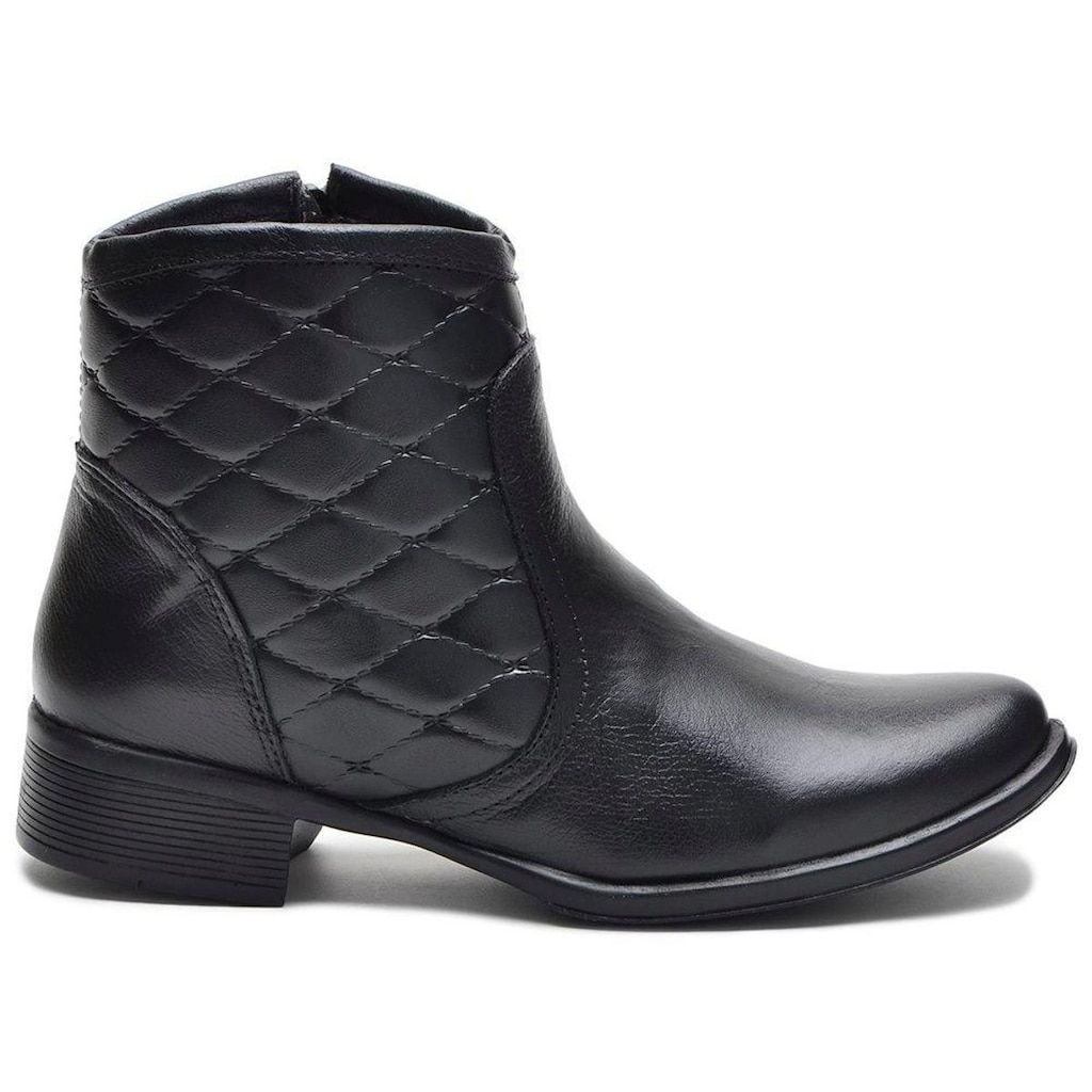 Bota Cano Curto em Couro com Detalhe Matelassê