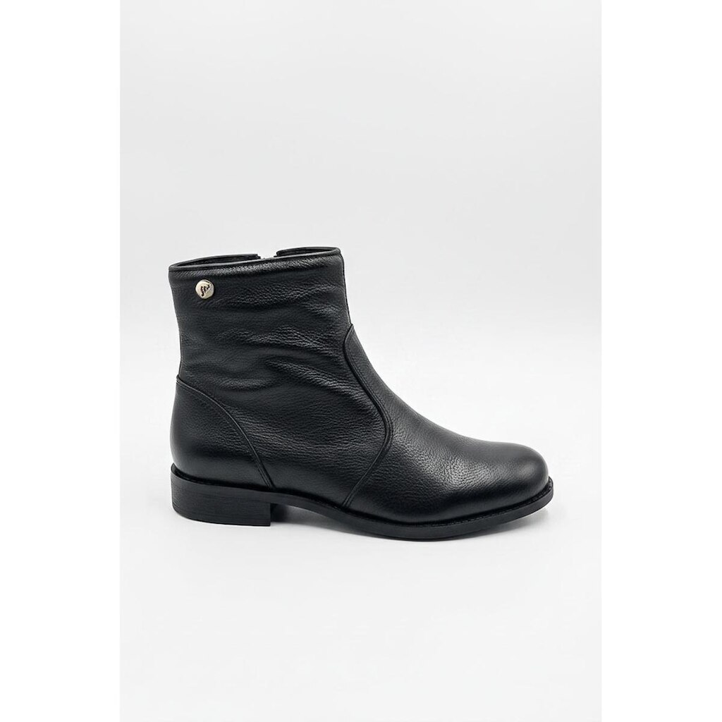 Bota cano curto em couro com zíper 0302