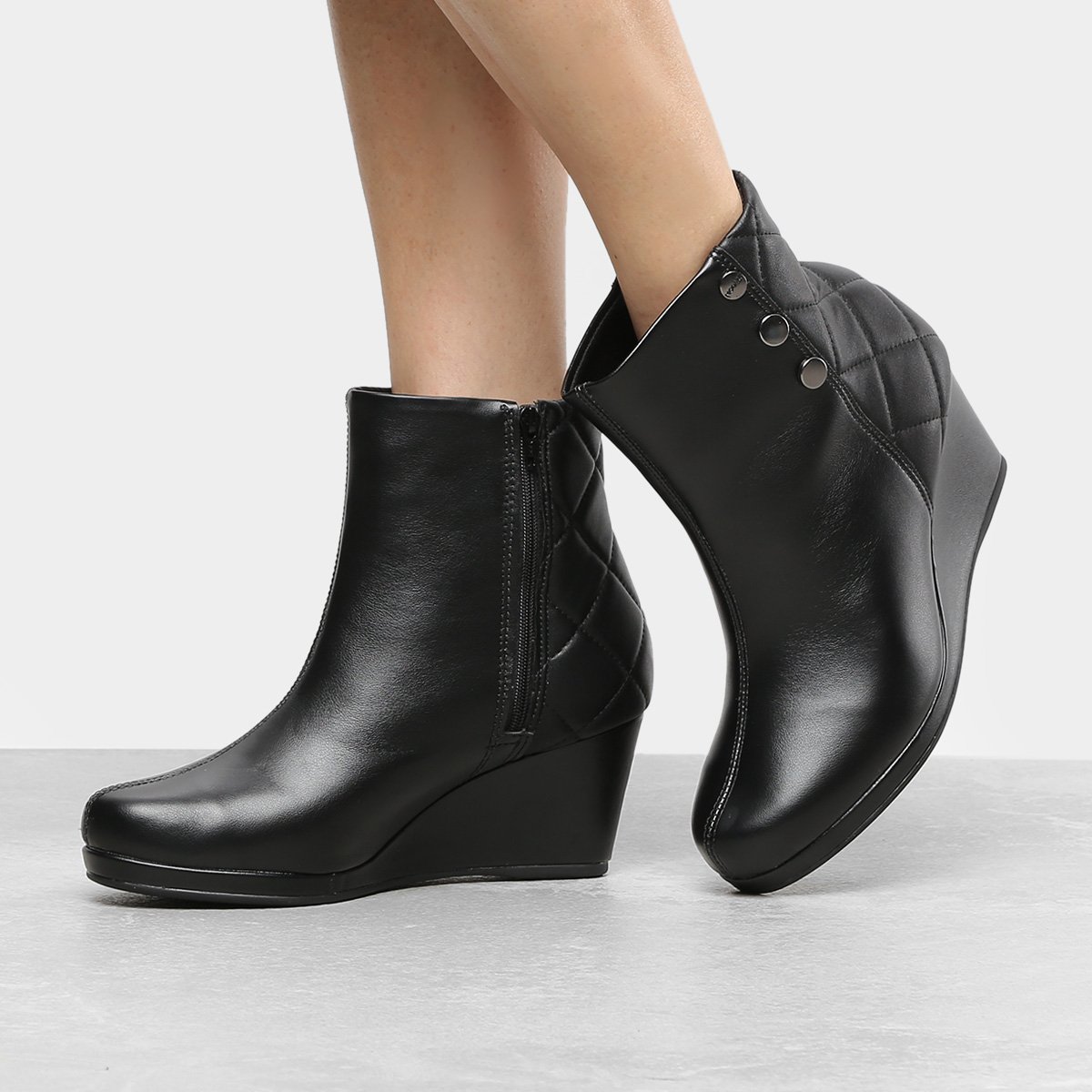 Bota Cano Curto Modare Anabela Detalhe Matelassê Feminina - Preto Menor preço em Bota Cano Curto Modare Anabela Detalhe Matelassê Feminina - Preto