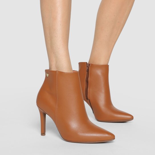 Bota Cano Curto Vizzano Bico Fino Lisa Feminina