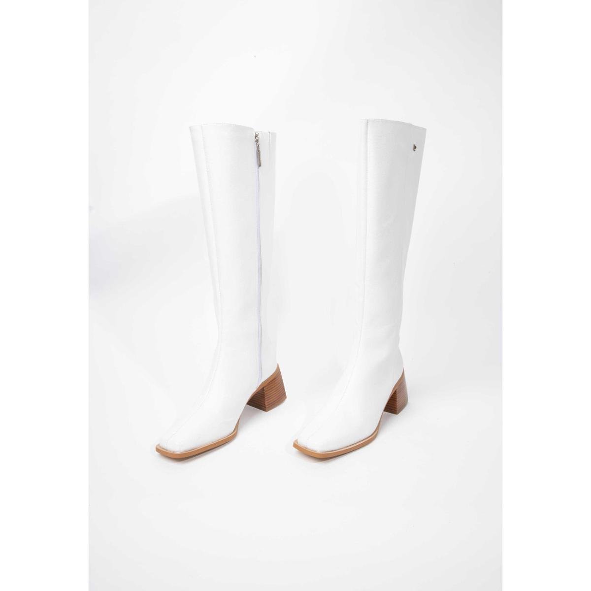 Bota Cano Longo Salto Fachete Lança Perfume - Branco Menor preço em Bota Cano Longo Salto Fachete Lança Perfume - Branco