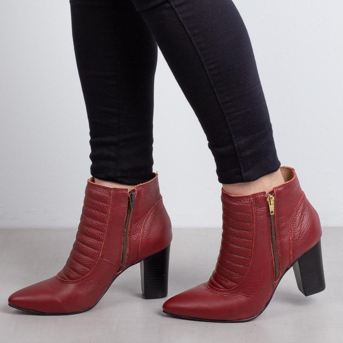 Bota cano médio de couro matelassê com salto 6582 - Vermelho é boa?
