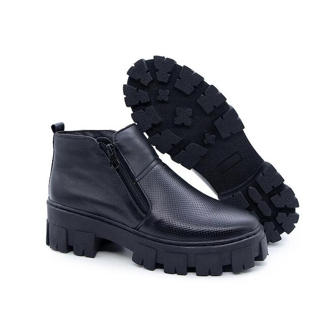Bota Casual Feminina Couro Tratorada Cano Curto Estilo