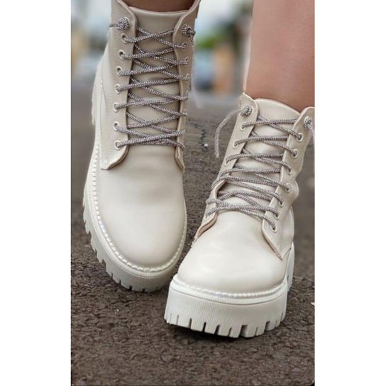 Bota Coturno Feminino Tratorado Off White com Cadarço de Brilho