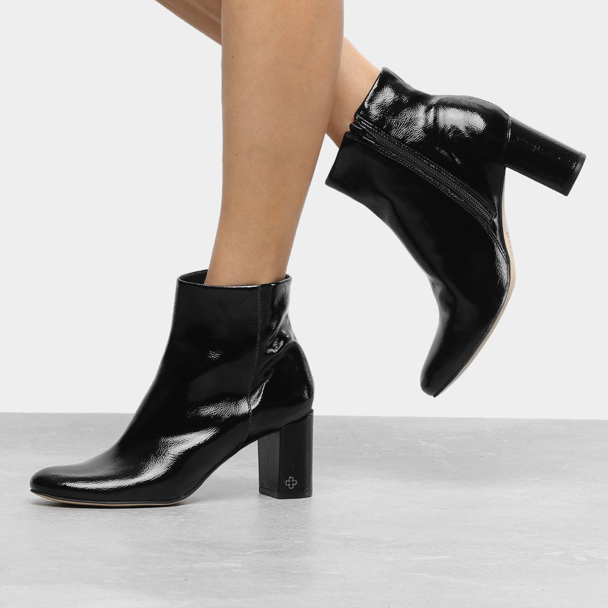 Bota Couro Cano Curto Capodarte Verniz Feminina - Preto Menor preço em Bota Couro Cano Curto Capodarte Verniz Feminina - Preto