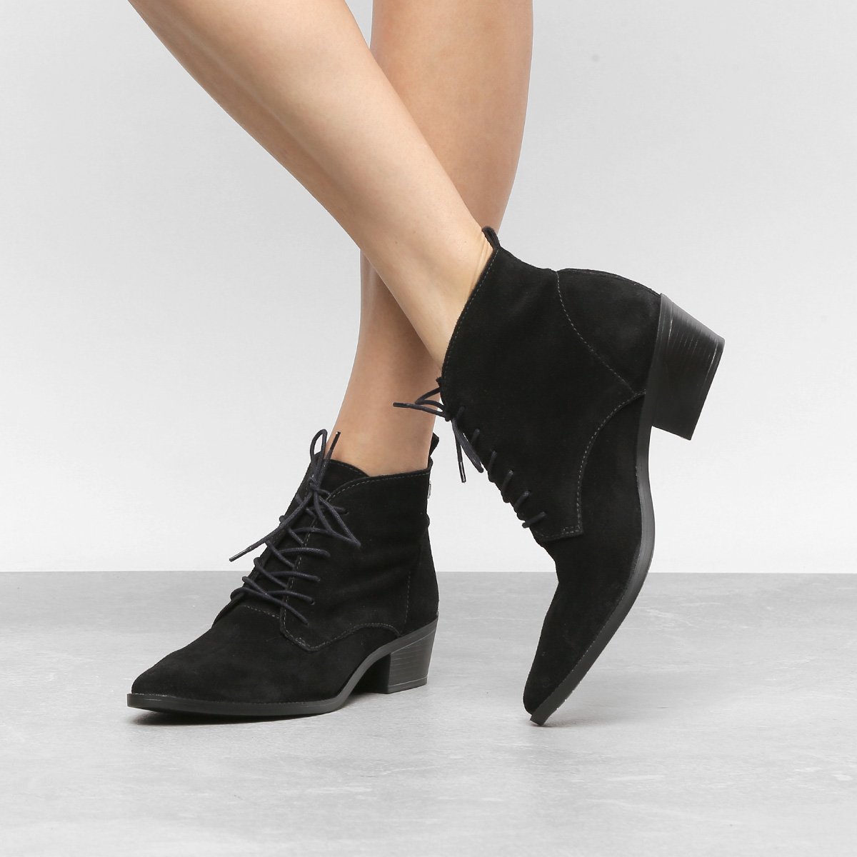 Bota Couro Cano Curto Loucos & Santos Cardaço Feminina - Preto Menor preço em Bota Couro Cano Curto Loucos & Santos Cardaço Feminina - Preto