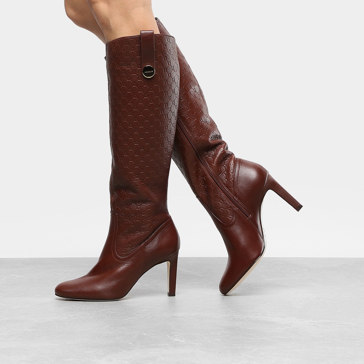 Bota Couro Cano Longo Luz da Lua Multi Logo Feminina - Marrom Menor preço em Bota Couro Cano Longo Luz da Lua Multi Logo Feminina - Marrom