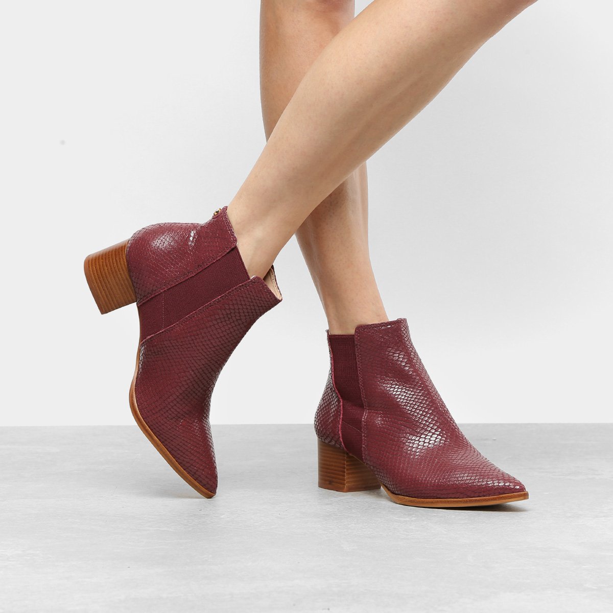Bota Couro Chelsea Jorge Bischoff Bico Fino Snake Shine Feminina - Vinho |  Zattini