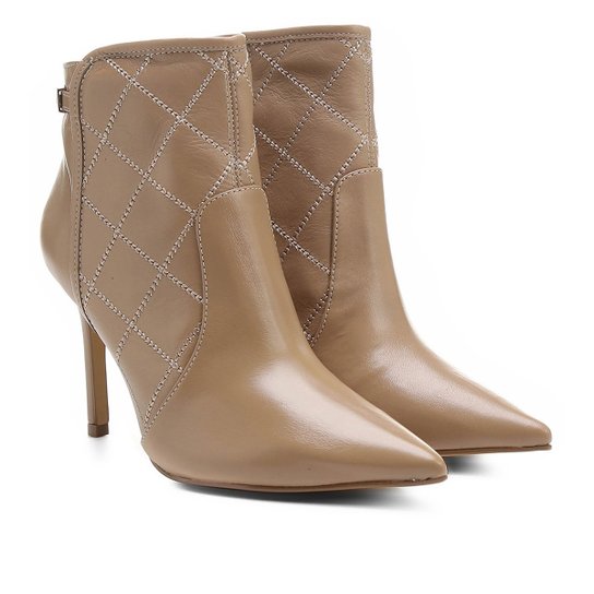 Bota Couro Shoestock Bico Fino Curto Matelassê Feminina - Nude