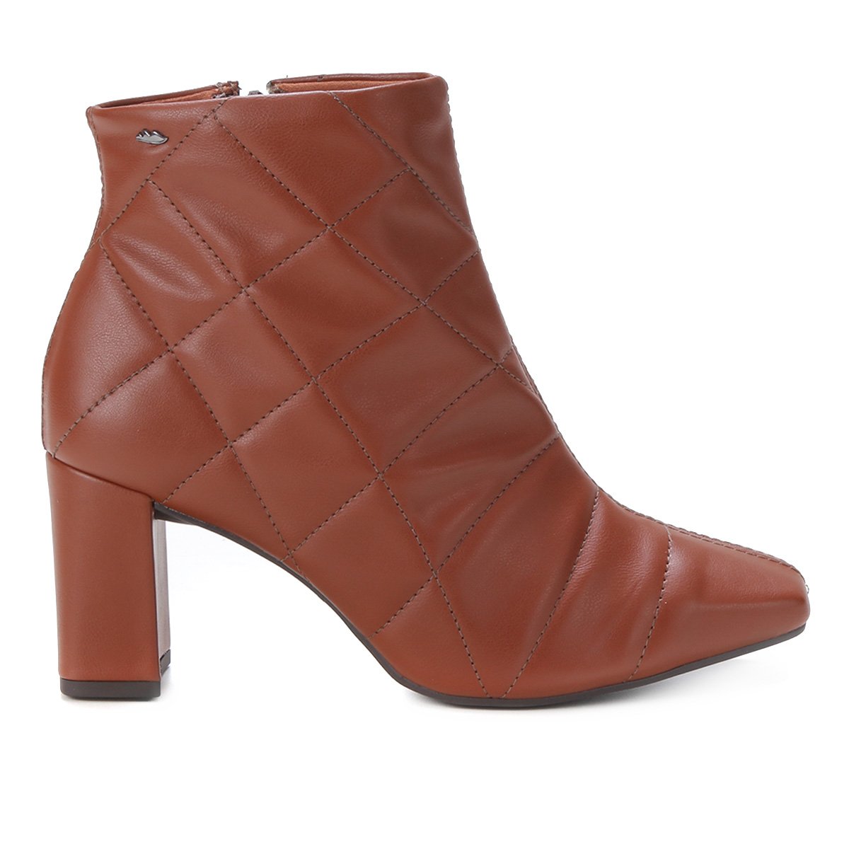 Bota Dakota Ankle Boot Matelassê Feminina - Caramelo Menor preço em Bota Dakota Ankle Boot Matelassê Feminina - Caramelo