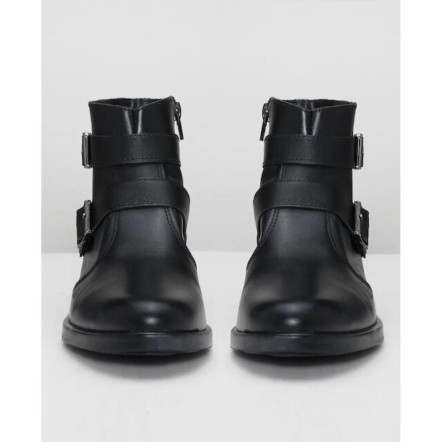 Bota Feminina Cano Curto em Couro Casual Confort Premium com Fivelas e Zíper