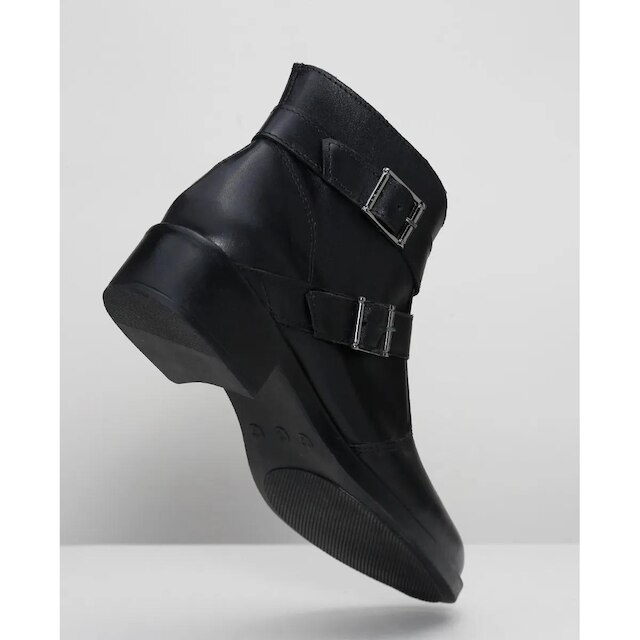 Bota Feminina Cano Curto em Couro Casual Confort Premium com Fivelas e Zíper