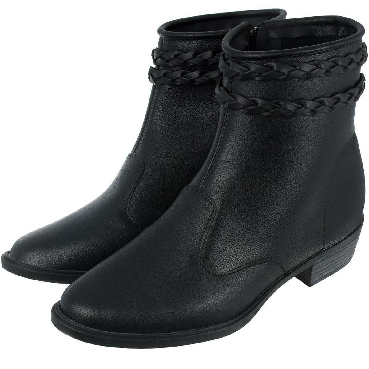 Bota Feminina Cano Curto Rasteira Trançinhas e Fechamento em Zíper - Preto Menor preço em Bota Feminina Cano Curto Rasteira Trançinhas e Fechamento em Zíper - Preto