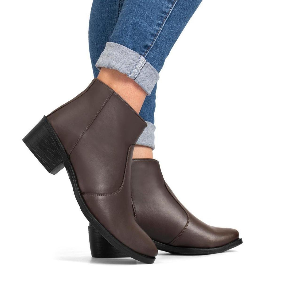Bota Feminina Cano Curto Salto Grosso Conforto Estilo Básica Menor preço em Bota Feminina Cano Curto Salto Grosso Conforto Estilo Básica