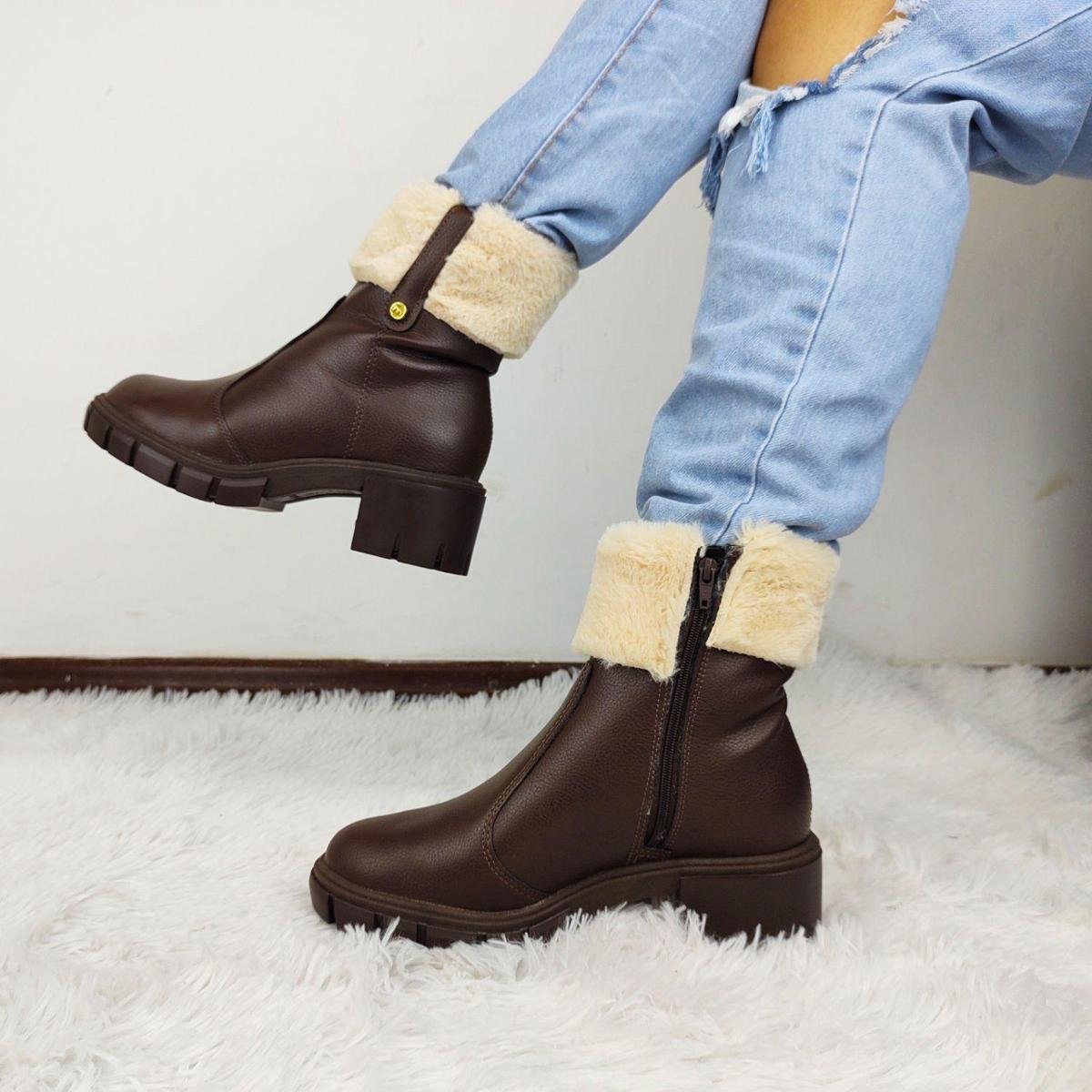 Bota Feminina Casual Com Pelinho Cano Médio Salto Bloco Moleca