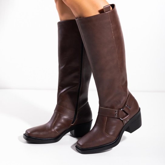 Bota Feminina Cléo Cano Longo Com Fivela Bico Quadrado Salto Baixo