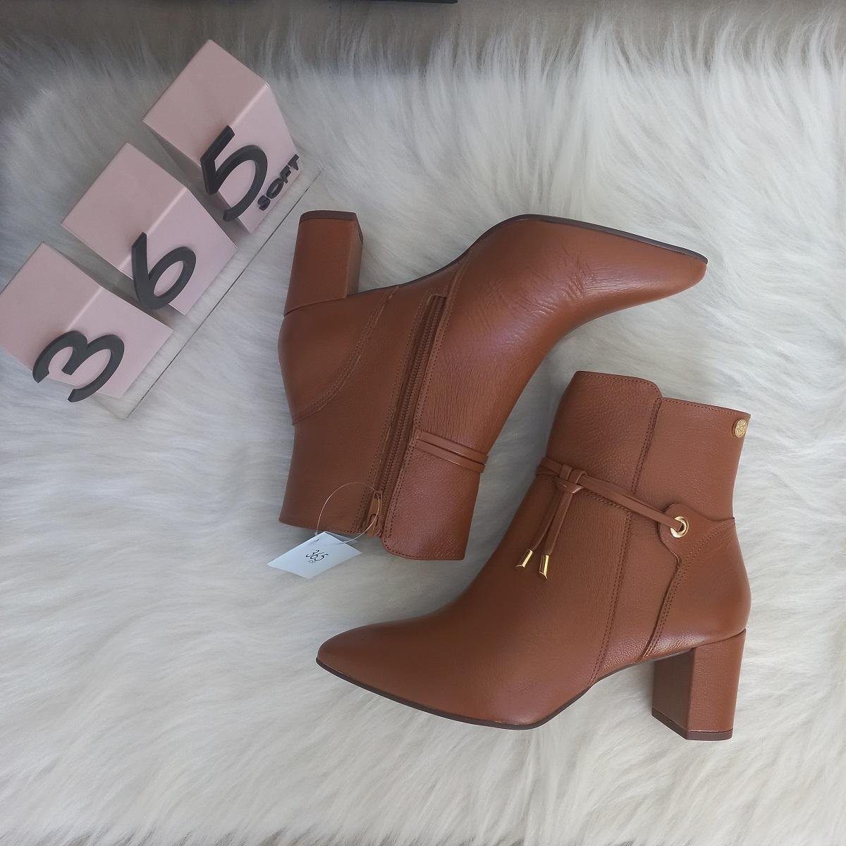 Bota Feminina Couro Caramelo Cano Curto Salto Grosso Confort - Marrom ...