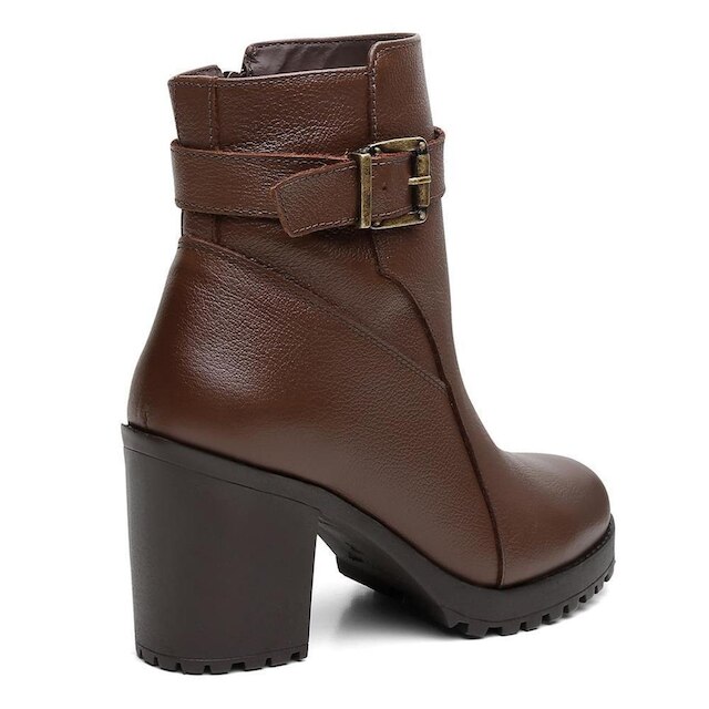 Bota Feminina Couro Casual Cano Médio Fivela Salto Tratorado