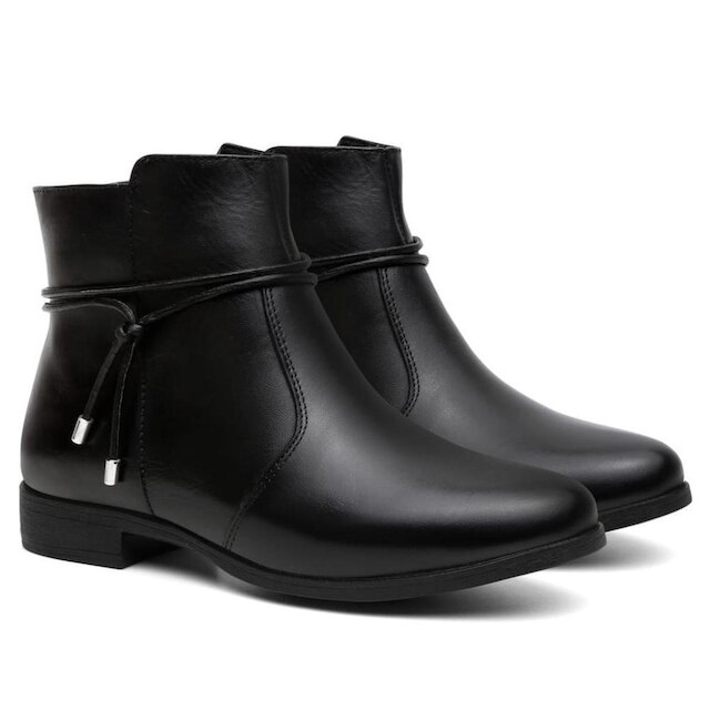 Bota Feminina em Couro com Zíper Lateral e Salto Confortável Preto