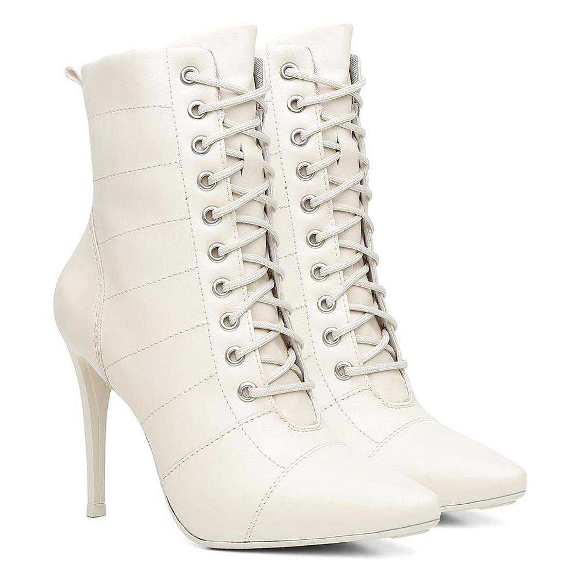 Bota Feminina Vicerinne Dot Bico Fino Salto Alto Cano Médio Cadarço - Off White é ruim? Bota Feminina Vicerinne Dot Bico Fino Salto Alto Cano Médio Cadarço - Off White é boa?