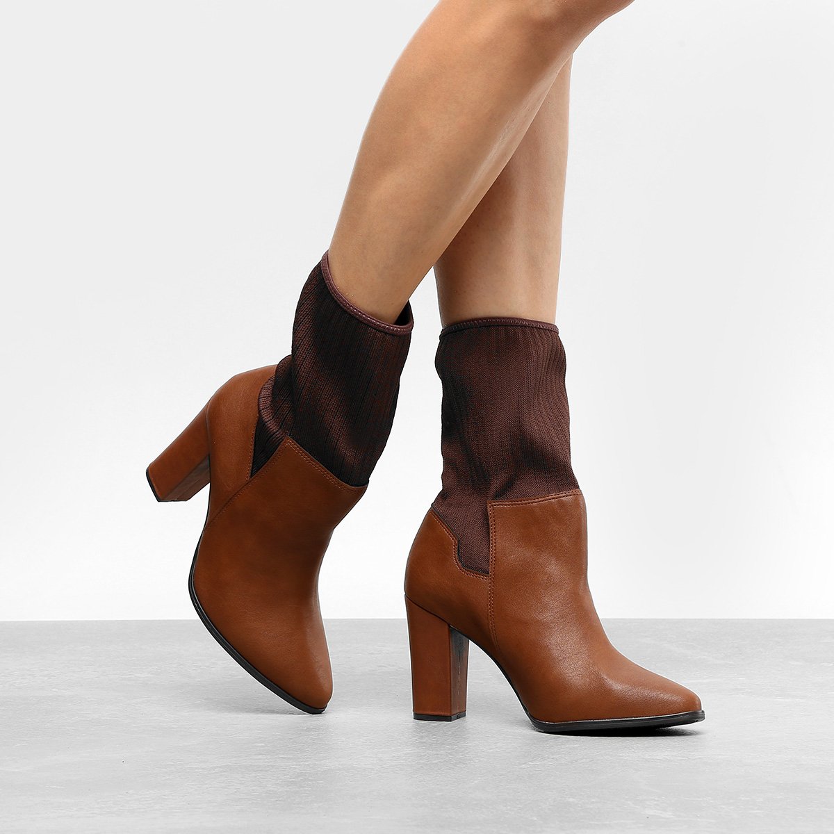 Bota Meia Cano Curto Beira Rio Salto Grosso Feminina - Caramelo Menor preço em Bota Meia Cano Curto Beira Rio Salto Grosso Feminina - Caramelo