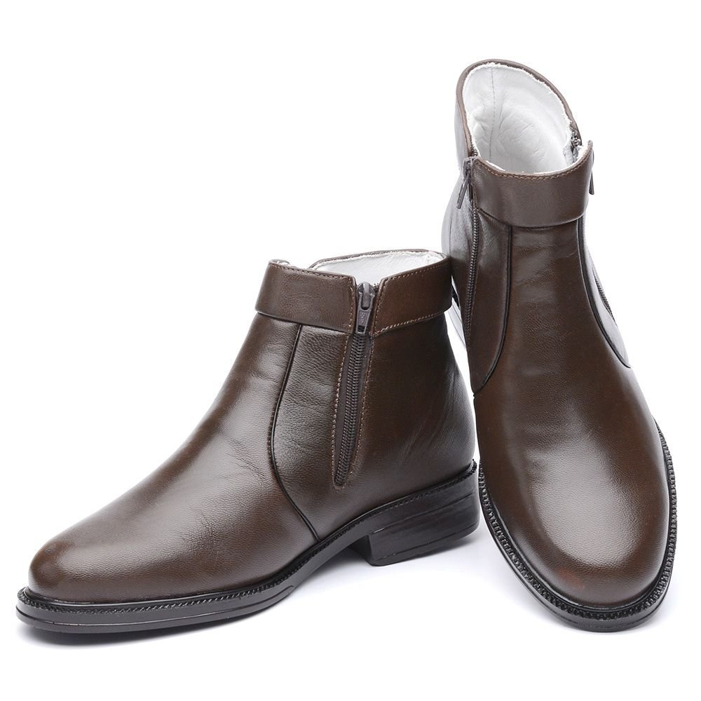 bota com pelo de carneiro dentro