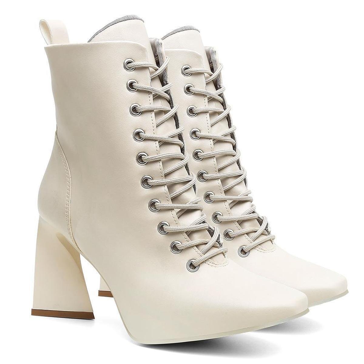 Bota Vicerinne Feminina Salto Bloco Geométrico Cadarço Casual - Off White Menor preço em Bota Vicerinne Feminina Salto Bloco Geométrico Cadarço Casual - Off White