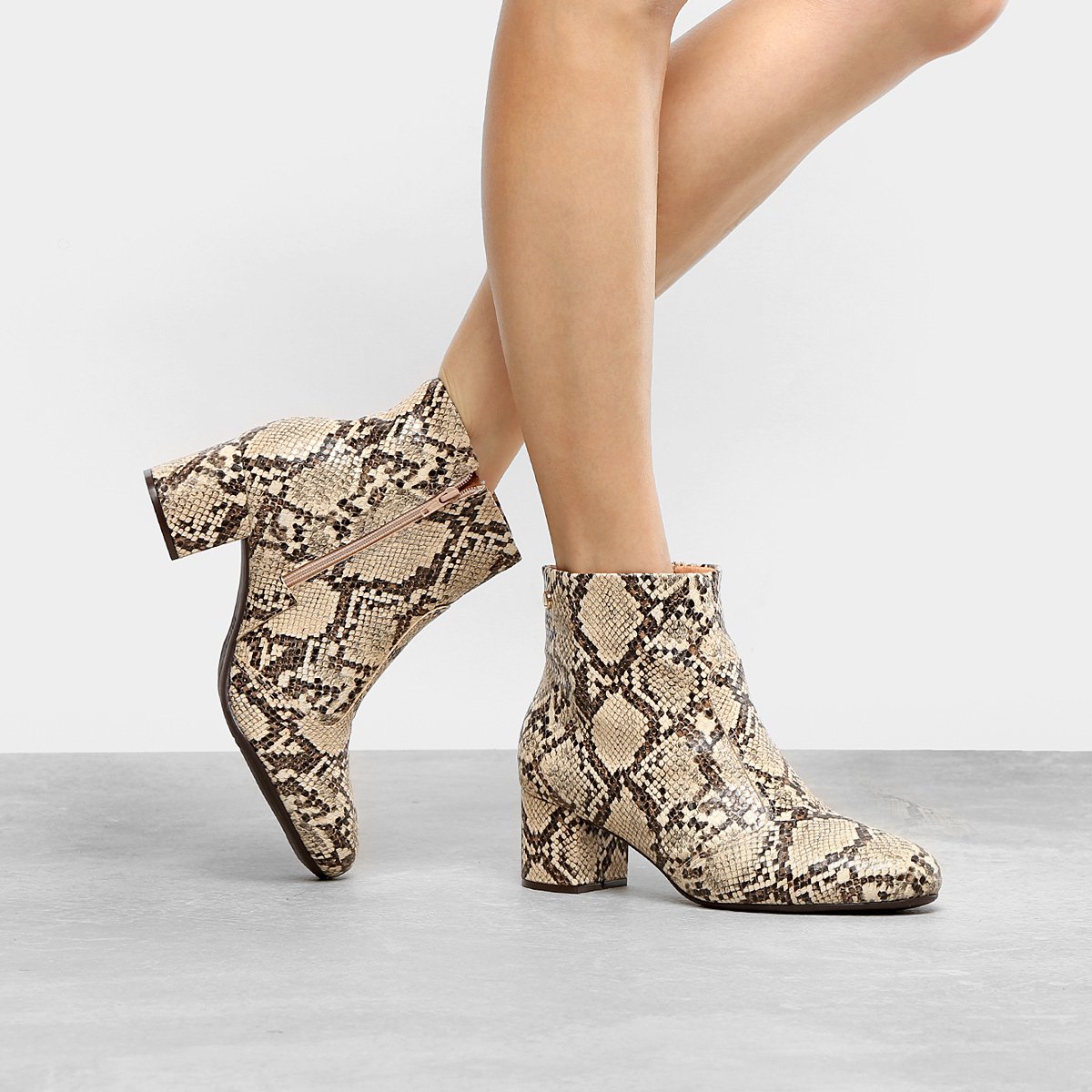 Bota Feminina Cano Curto Textura Cobra Vizzano | Marisa