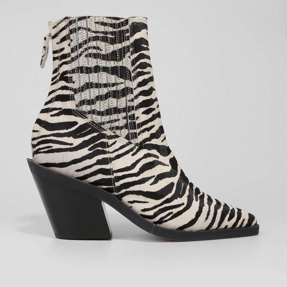 Bota Western Santa Lolla Cano Médio Animal Print com Pelo Feminina - Off White+Preto Menor preço em Bota Western Santa Lolla Cano Médio Animal Print com Pelo Feminina - Off White+Preto