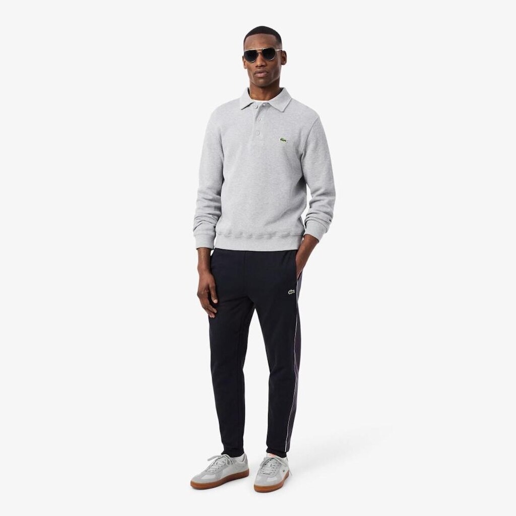 Calça esportiva com perna afunilada