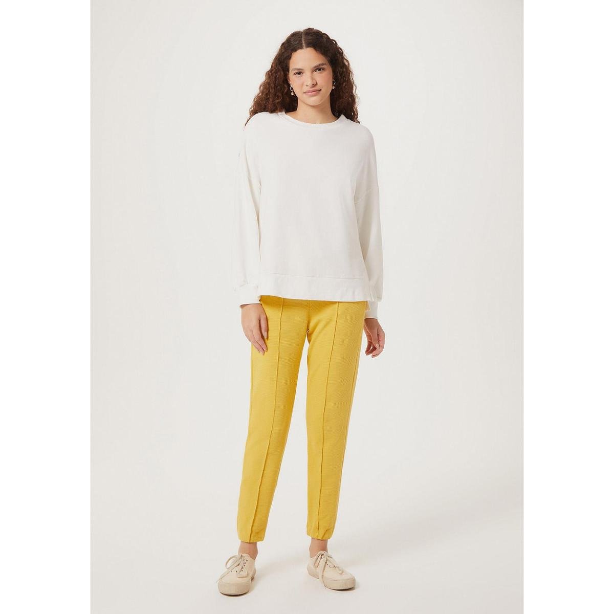 Calça Feminina Carrot Em Moletom Peluciado - Amarelo Menor preço em Calça Feminina Carrot Em Moletom Peluciado - Amarelo