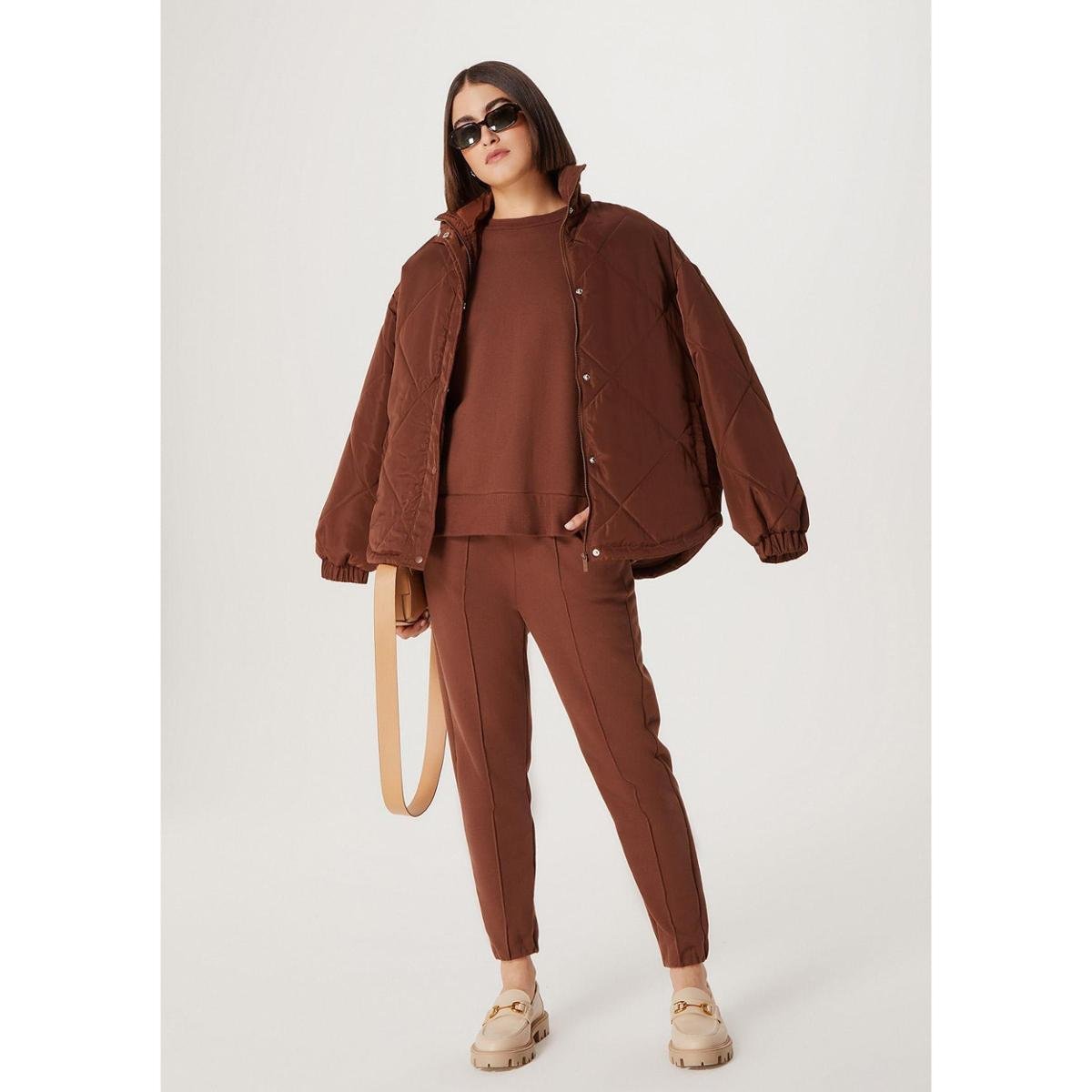 Calça Feminina Carrot Em Moletom Peluciado - Marrom Menor preço em Calça Feminina Carrot Em Moletom Peluciado - Marrom