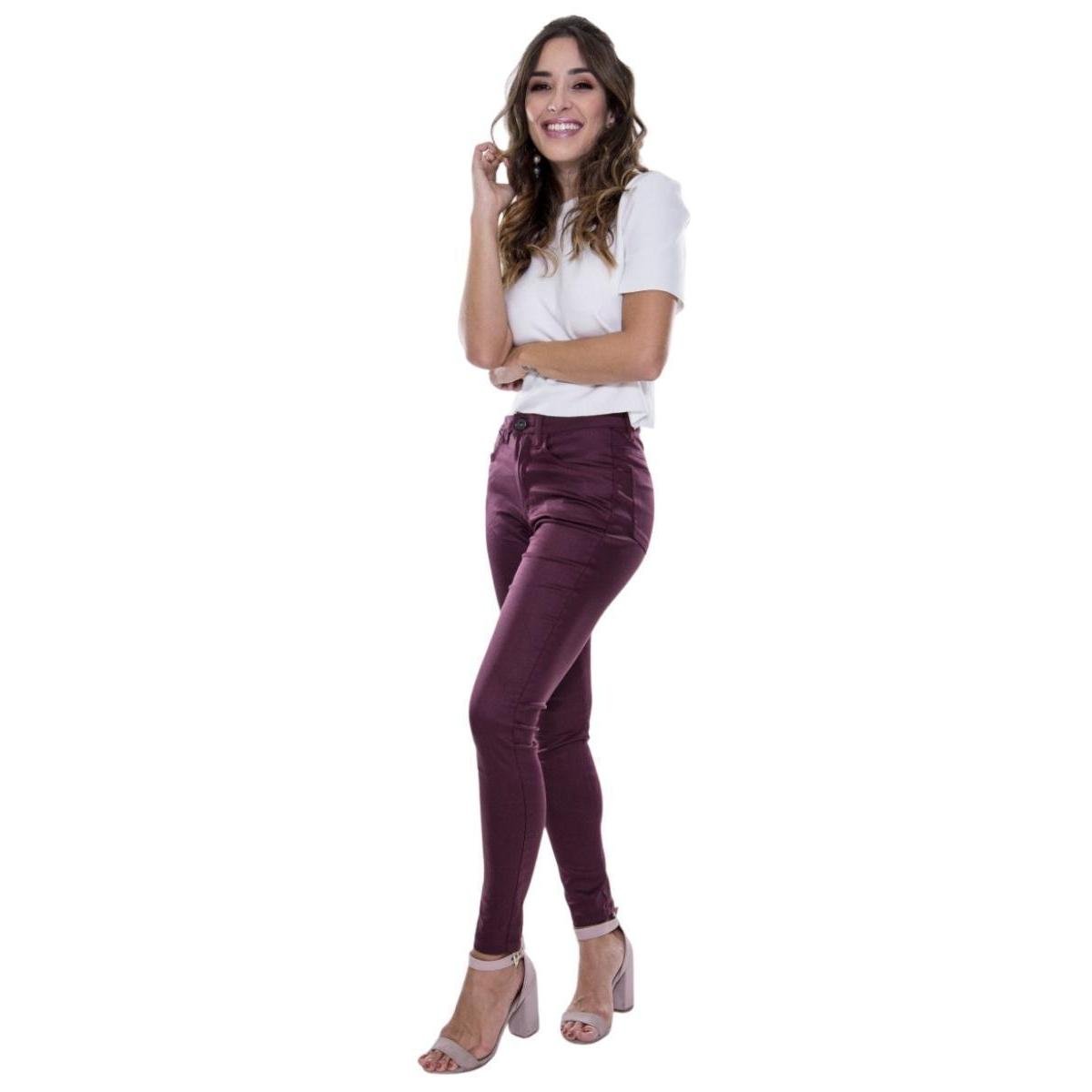 Calça Feminina Sarja Flare Allmaria - Bordô Menor preço em Calça Feminina Sarja Flare Allmaria - Bordô