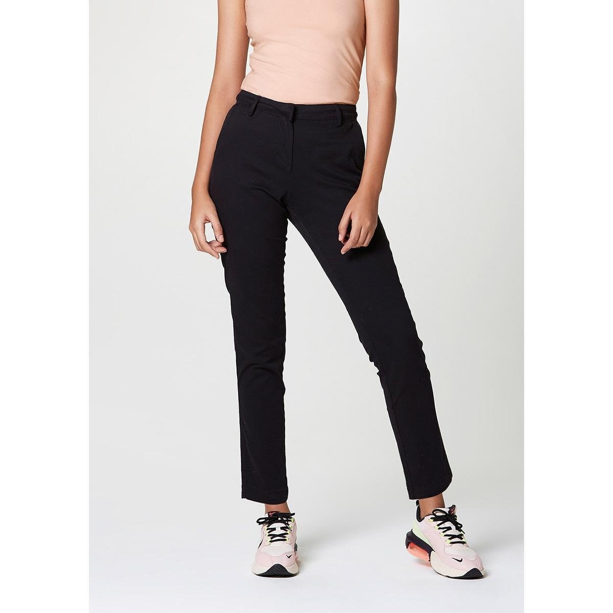 Calça Hering Básica Chino com Elastano Feminina - Preto Menor preço em Calça Hering Básica Chino com Elastano Feminina - Preto