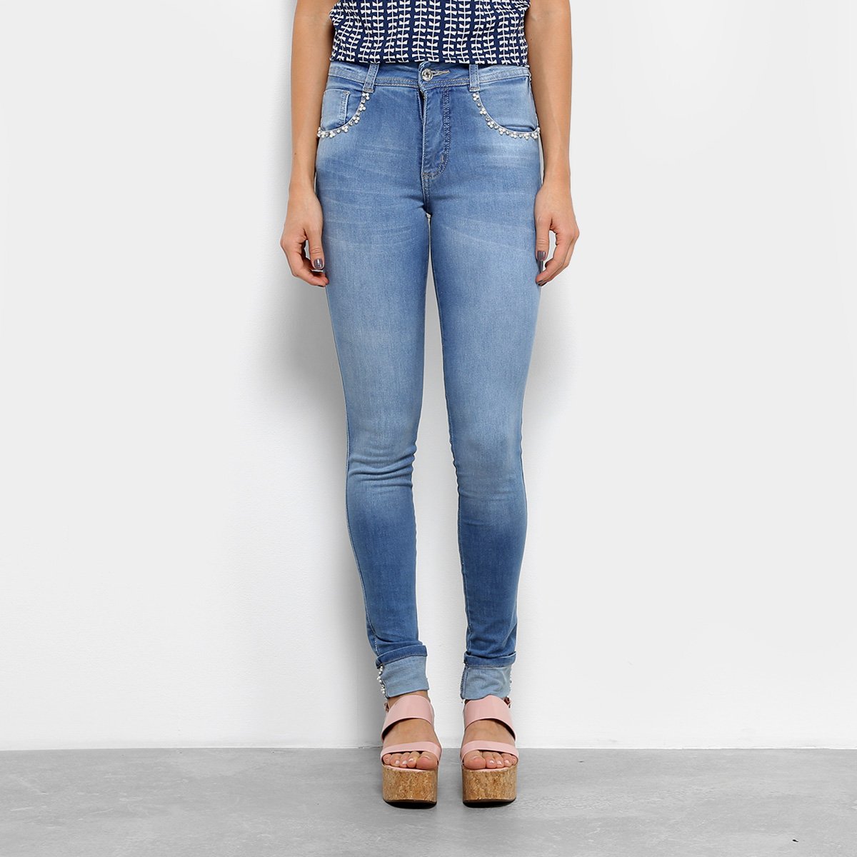 calça flare barra dobrada