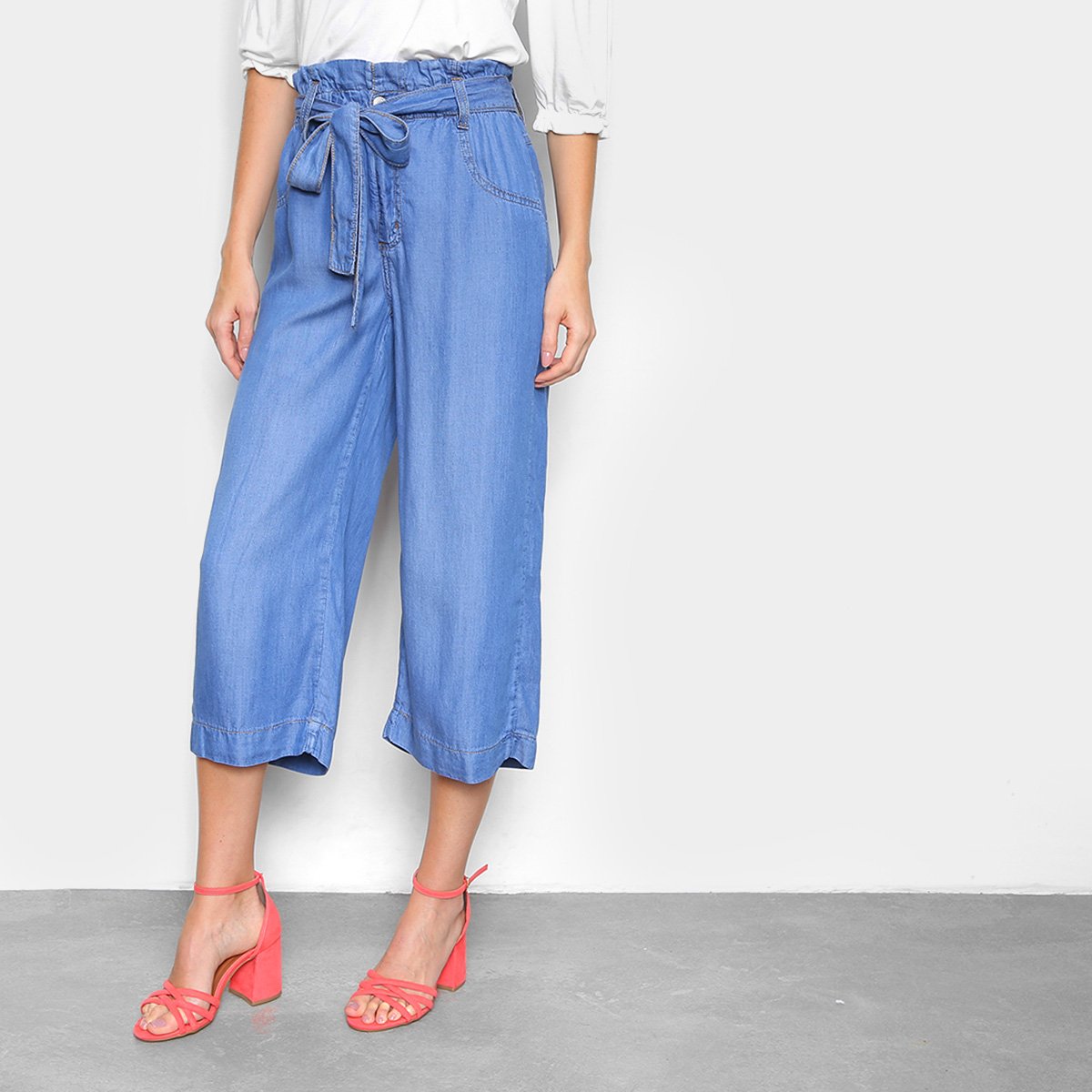 Calça Jeans Cambos Pantacourt Amarração Feminina - Azul Claro Menor preço em Calça Jeans Cambos Pantacourt Amarração Feminina - Azul Claro