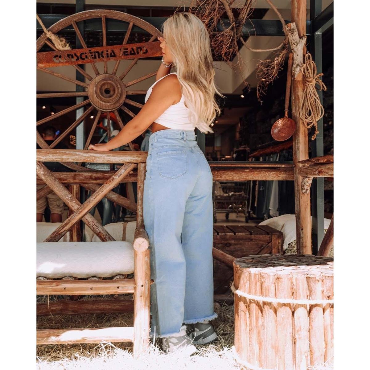 Calça Jeans Feminina Cropped Flare com Barra Desfiada 20183 Clara