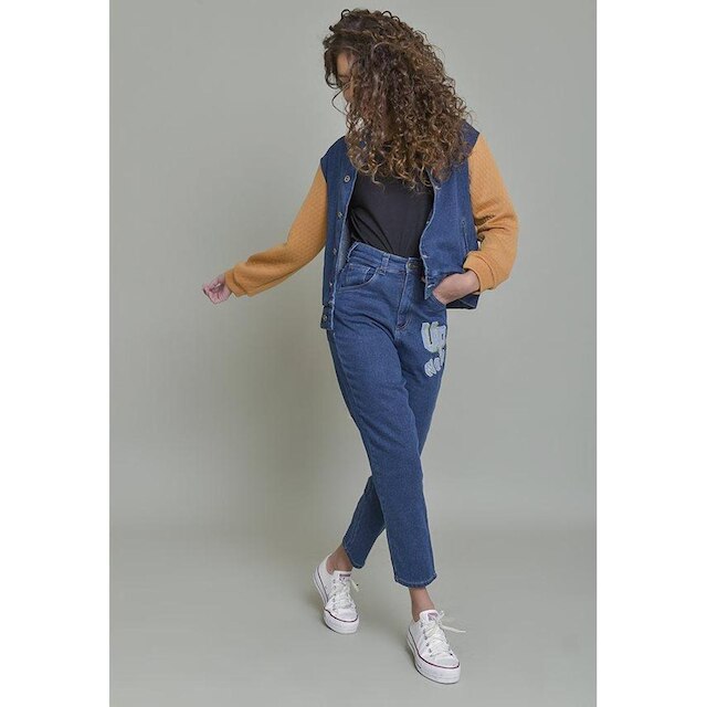 Calça Jeans Moletinho Dialogo Mom Com Bordado e B