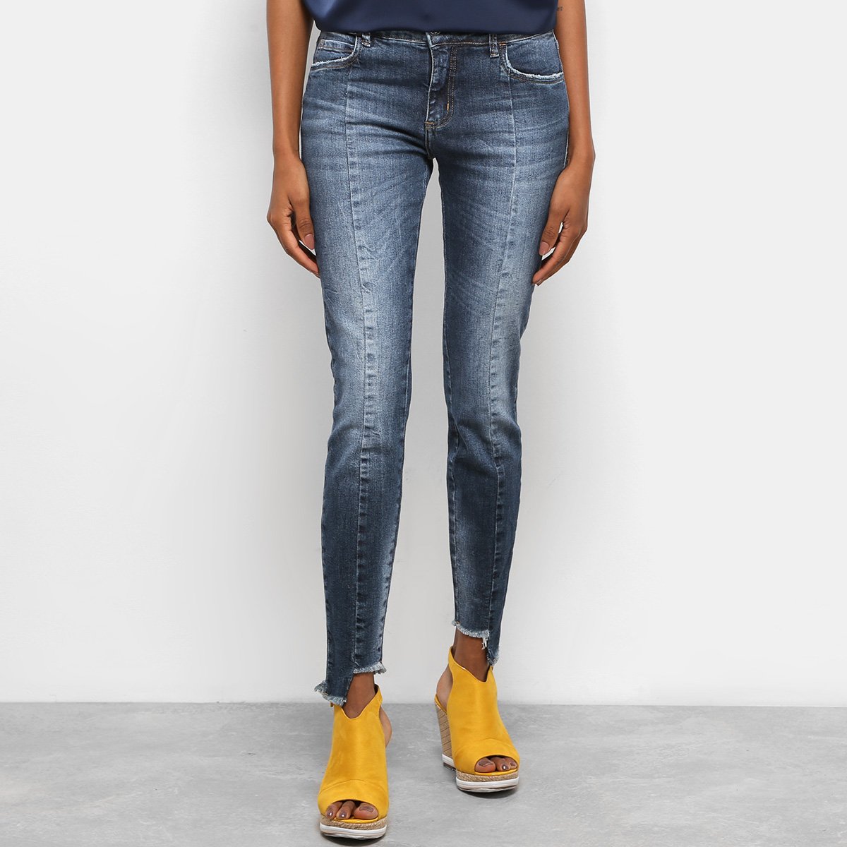 Calça Jeans Skinny Colcci Fática Destroyed Feminina - Azul Menor preço em Calça Jeans Skinny Colcci Fática Destroyed Feminina - Azul