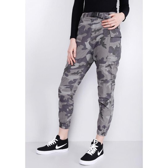 Calça Jogger Com Cinto Camuflado Cinza Gang Feminina - Cinza