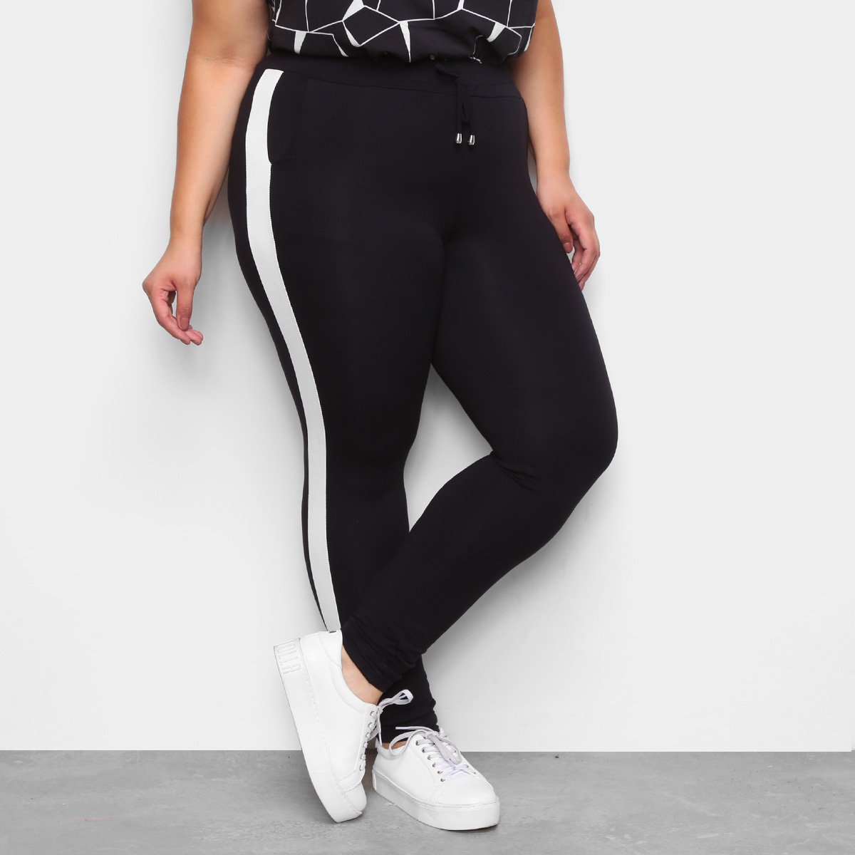 Calça Jogger Plus Size ESV Faixa Lateral Feminina - Preto Menor preço em Calça Jogger Plus Size ESV Faixa Lateral Feminina - Preto