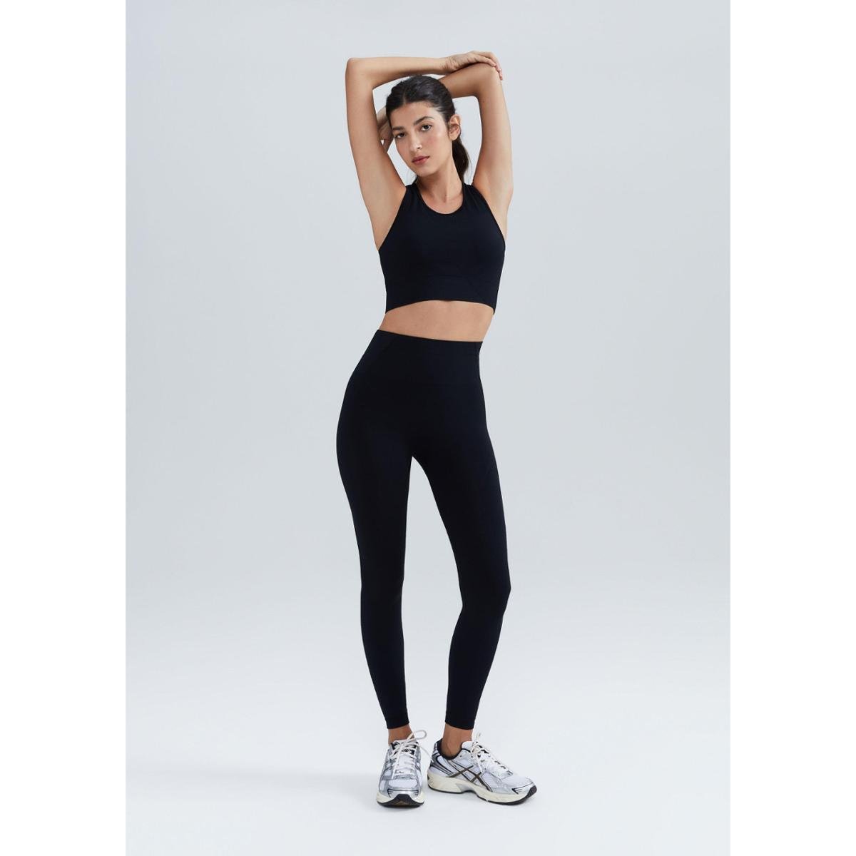 Calça Legging Esportiva Hering Sports Canelada Sem Costura Feminina Menor preço em Calça Legging Esportiva Hering Sports Canelada Sem Costura Feminina