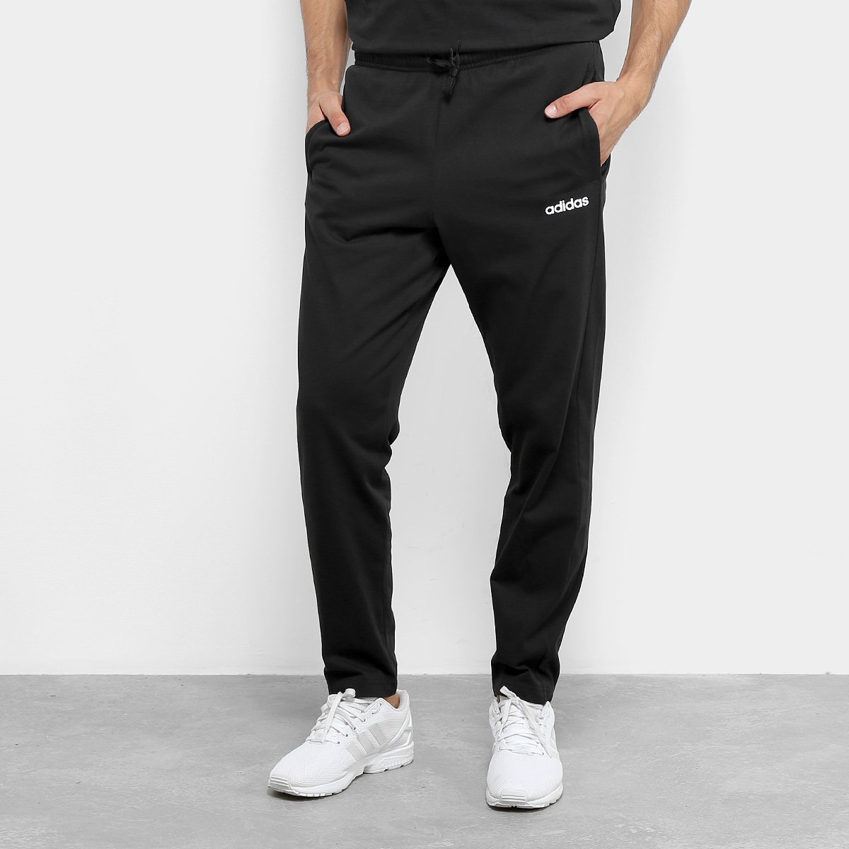 Calça Moletom Adidas Pnt SJ Masculina - Preto Menor preço em Calça Moletom Adidas Pnt SJ Masculina - Preto