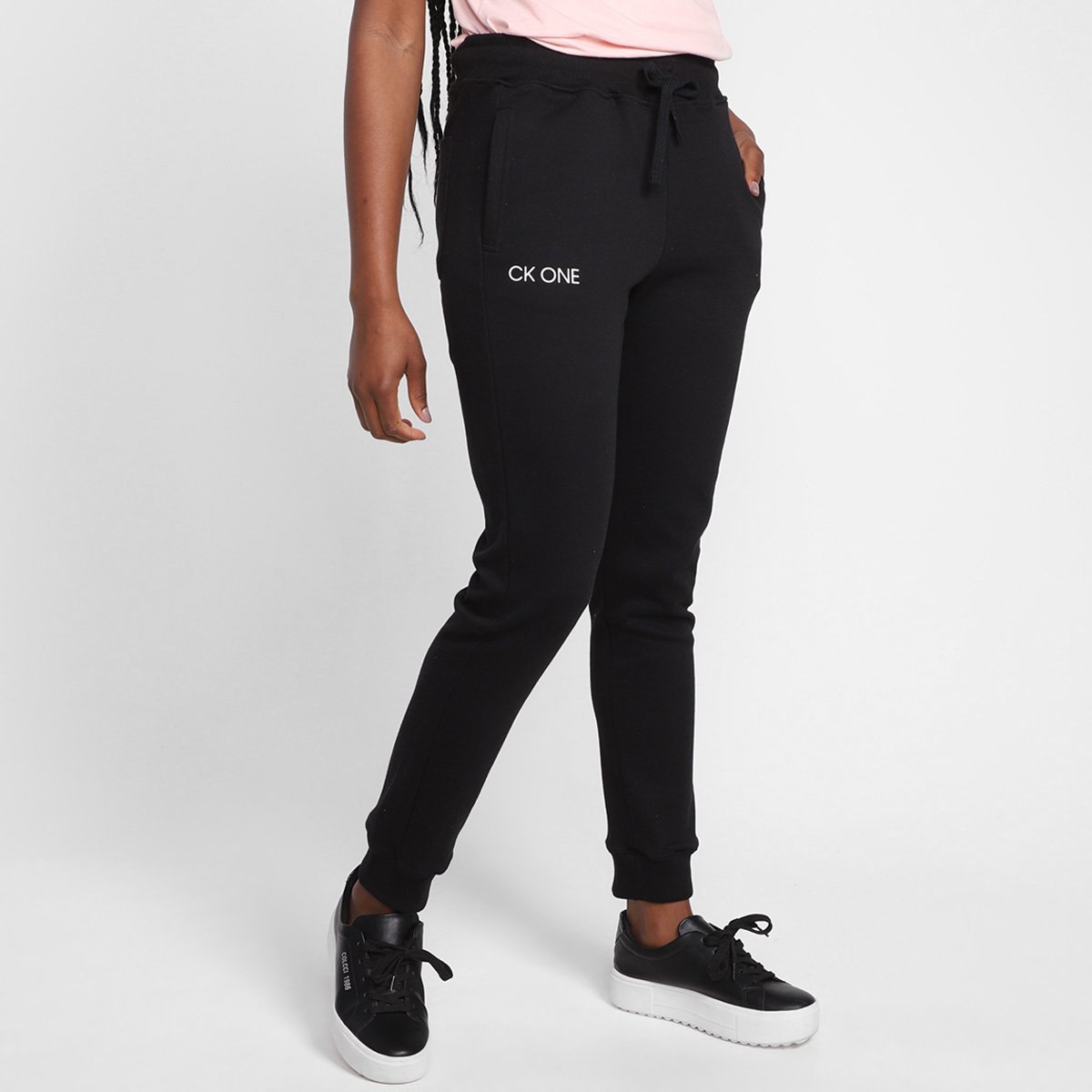 Calça Moletom Calvin Klein Jogger Masculina - Preto Menor preço em Calça Moletom Calvin Klein Jogger Masculina - Preto