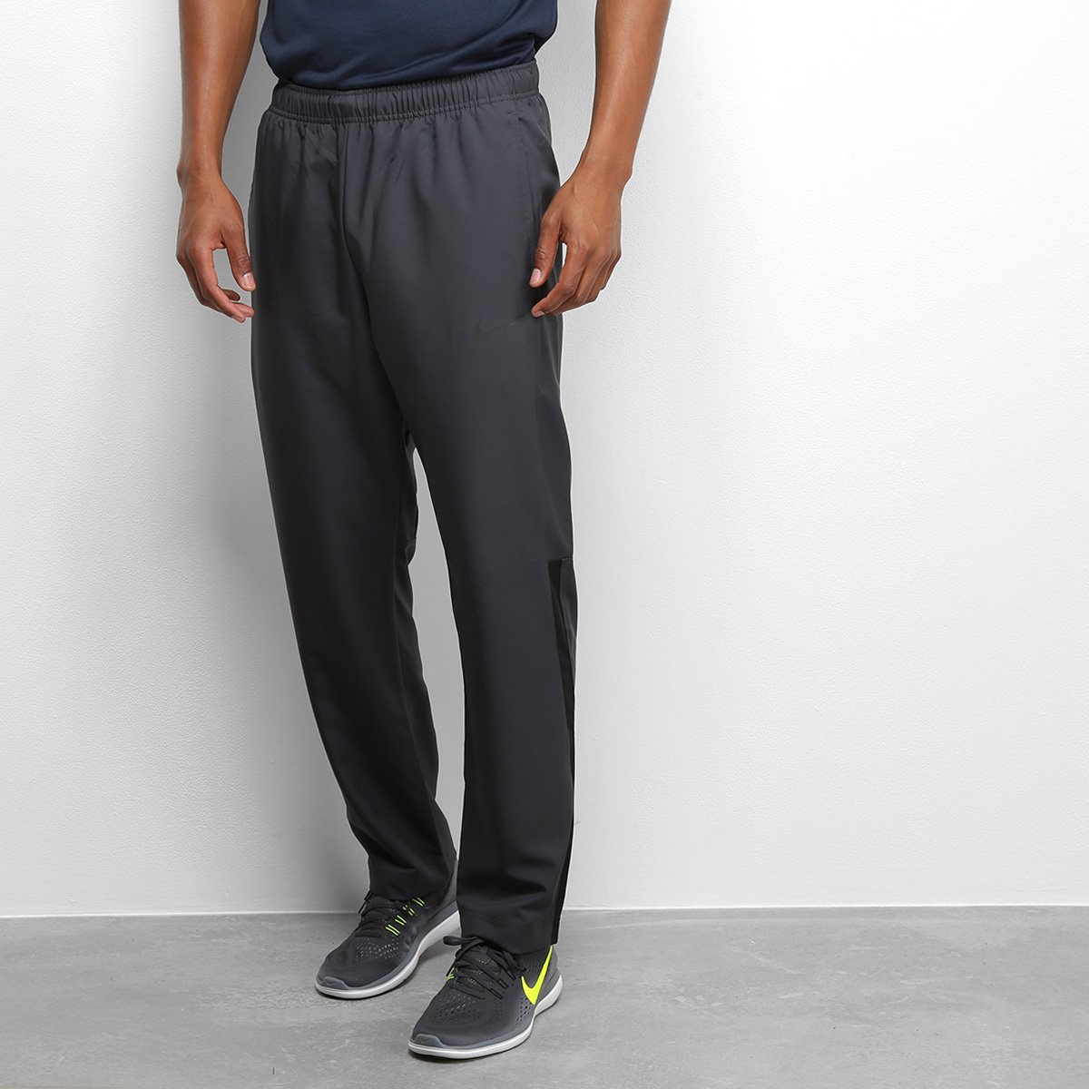 Calça Nike Dry Team Woven Masculina - Preto+Chumbo Menor preço em Calça Nike Dry Team Woven Masculina - Preto+Chumbo