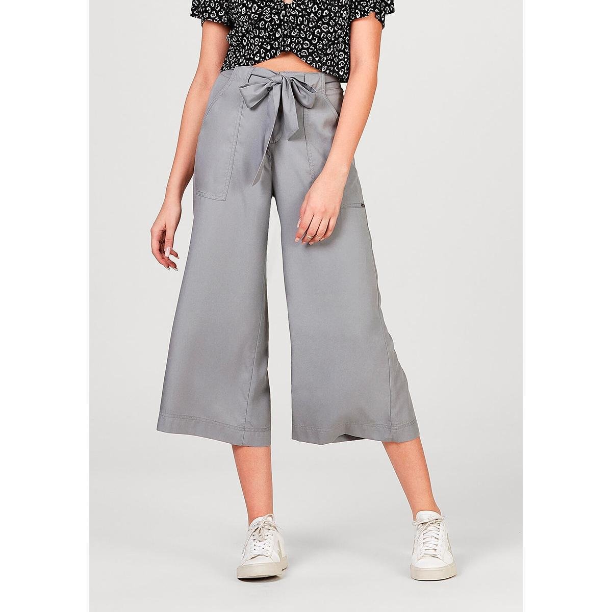 Calça Pantacourt Hering Em Tecido De Liocel Com Bolso Feminina - Cinza Menor preço em Calça Pantacourt Hering Em Tecido De Liocel Com Bolso Feminina - Cinza