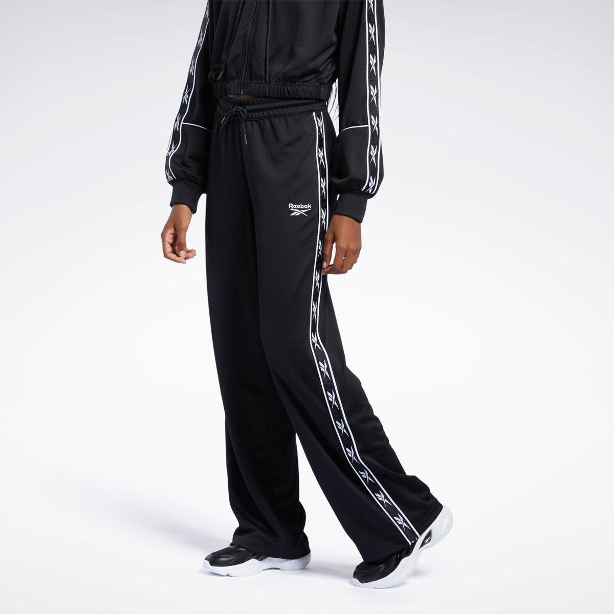 Calça Reebok Classics Logos Relaxed Fit Feminina - Preto | Zattini