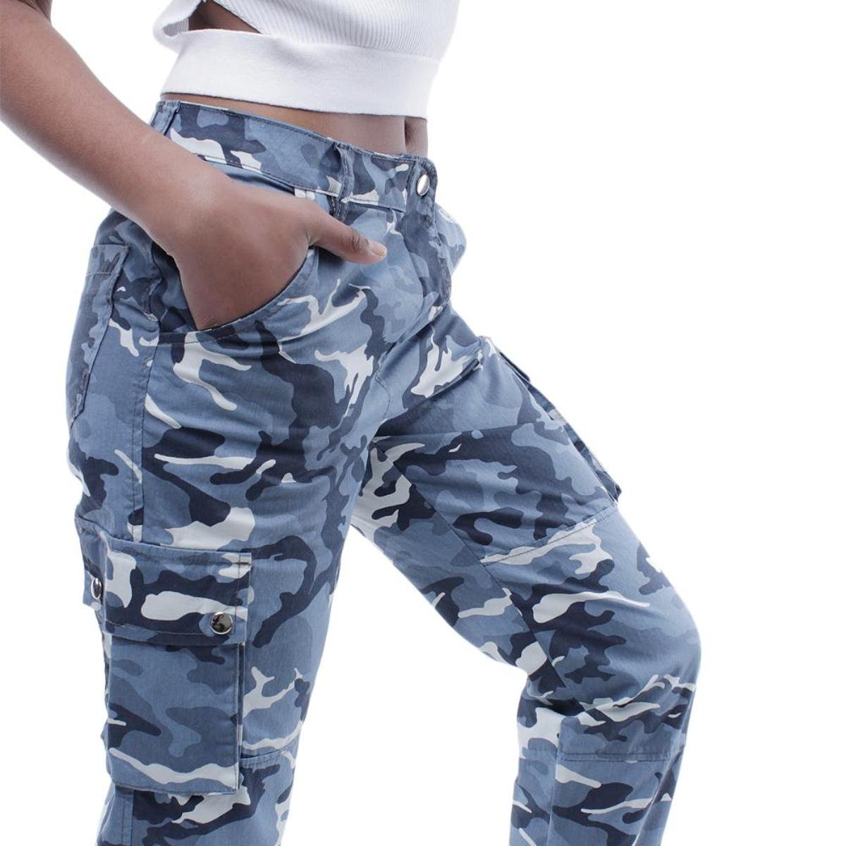 calça cargo camuflada feminina